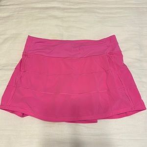 LuluLemon white skirt. Size 6 regular. Basically new just never wear it!